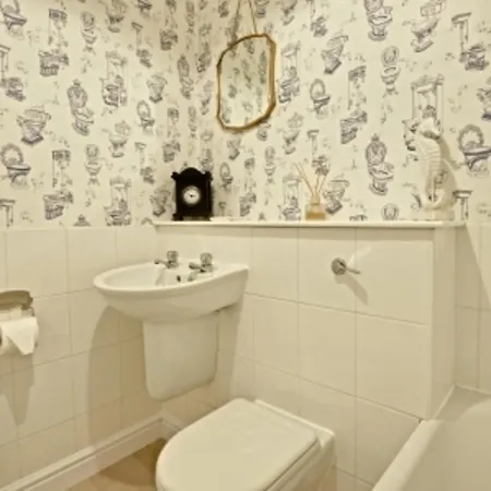 Rockcliffe Boutique 2-bed In * Уитби